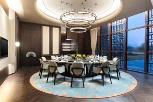 Hồ bơi trong/gần HUALUXE Qidong