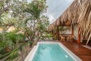 Bazén v ubytování Aura Cottage nebo v jeho okolí