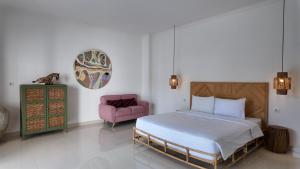 En eller flere senge i et værelse på Villa Bella