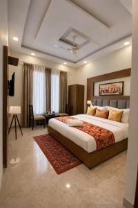 Llit o llits en una habitació de Hotel Wood Lark by Sidham Group # Choice of Manali, Himachal Tourists 8 fotos més