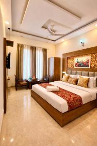 En eller flere senge i et værelse på Hotel Wood Lark by Sidham Group # Budget Friendly