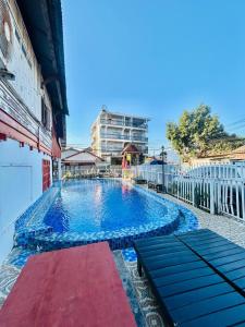 Swimmingpoolen hos eller tæt på The Rock House Hostel