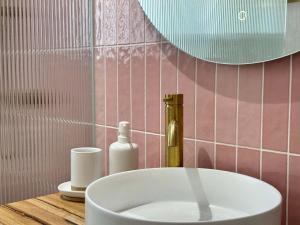 Et badeværelse på Seventh Heaven - Outdoor Bath & Sauna + 13 billeder