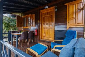 Et opholdsområde på House Holiday Dilek + 24 billeder