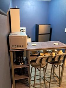 Køkken eller tekøkken på Small's Cozy Rest 6 Efficiency + 9 billeder