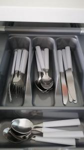 een dienblad met keukengerei, lepels en vorken bij Daily Relax Inn -Apartment Rooms- Hulhumale' in Furanafushi