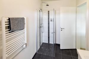 Koupelna v ubytování Breidamyri Farm Apartments