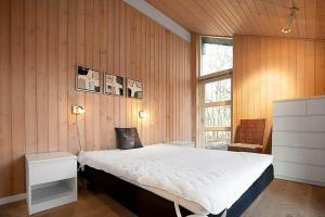 En eller flere senge i et værelse på 11806-Nykobing-Sj-Klintegarden-1