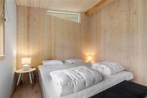 En eller flere senge i et værelse på 11130-Nykobing-Sj-Vindingsvej-24