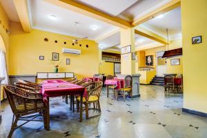 Posezení v ubytování Super Townhouse Calangute Formerly Hotel Horizon