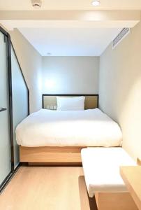 Postel nebo postele na pokoji v ubytování Beijing Tangfu Nanluoguxiang -wangfujing & Forbidden City Snack Street Hutong Culture Hotel