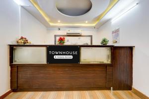 Blick auf die Rezeption eines Stadthauses in der Unterkunft Super Townhouse Auroville Beach Formerly De Heritage in Kottakupam