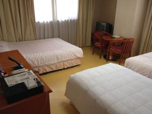 Postel nebo postele na pokoji v ubytování Busan Central Hotel
