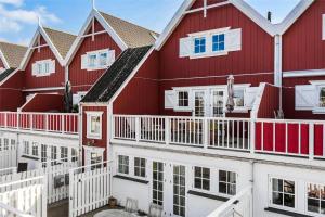 Tòa nhà nơi căn hộ tọa lạc