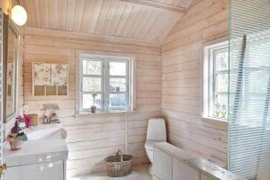 Et badeværelse på 10061-1-Rorvig-Lindegardsvaenget-5 + 23 billeder