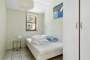 En eller flere senge i et værelse på 10060-Nykobing-Sj-Lyngengen-34