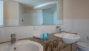 Koupelna v ubytování Broadbeach Savannah Resort