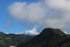 Pemandangan gunung umum atau pemandangan gunung yang diambil dari hotel