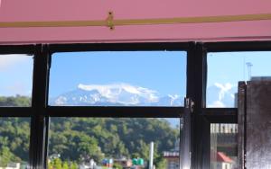 Pemandangan gunung umum atau pemandangan gunung yang diambil dari hotel