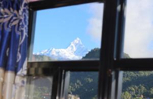Pemandangan gunung umum atau pemandangan gunung yang diambil dari hotel
