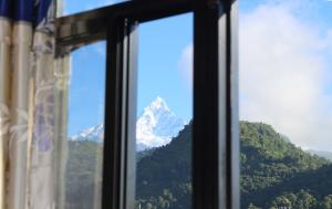 Pemandangan gunung umum atau pemandangan gunung yang diambil dari hotel