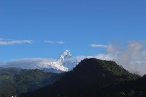 Pemandangan gunung umum atau pemandangan gunung yang diambil dari hotel