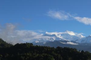 Pemandangan gunung umum atau pemandangan gunung yang diambil dari hotel