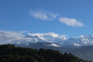 Pemandangan gunung umum atau pemandangan gunung yang diambil dari hotel