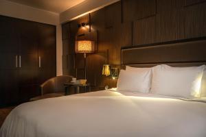 Voodi või voodid majutusasutuse La Nueva Boutique Hotel Hanoi & Spa toas