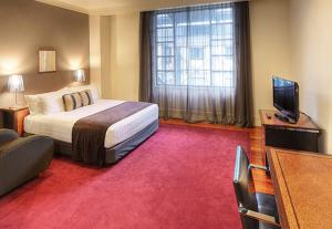 Letto o letti in una camera di Rendezvous Heritage Hotel Auckland
