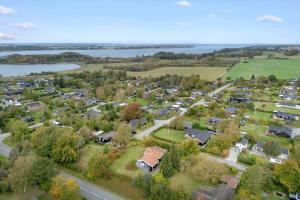 Naturlandskabet i nærheden af feriehuset + 13 billeder