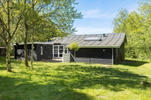 a house with a solar roof on a yard at LF21632-Spottrup-Rylevej-1 in Spottrup