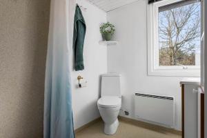 Et badeværelse på LF10240-Thyholm-Skovvej-35 + 27 billeder