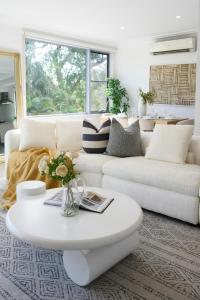 Afbeelding uit fotogalerij van Self-Contained 3BR Upper-Level Unit Collaroy in Collaroy +31 foto's