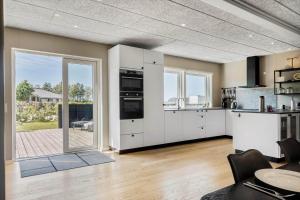 Køkken eller tekøkken på LF12086-Vinderup-Vigen-86