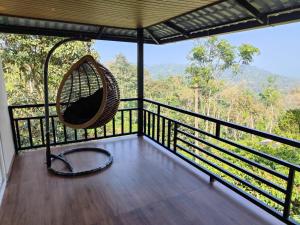 En balkon eller terrasse på The Cozy Clouds Hill Stay