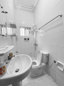 Koupelna v ubytování Very spacious furnished apartment