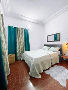 Postel nebo postele na pokoji v ubytování Very spacious furnished apartment