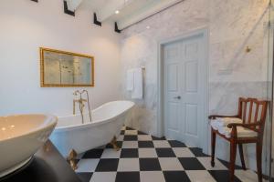 
a bathroom with a tub, toilet and sink at Kent Cottage in Nuwara Eliya
