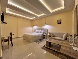 En eller flere senge i et værelse på Glam Hotel Addis Ababa