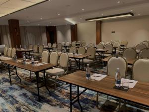 a conference room with tables and chairs in it at Afrosiyob Regency Hotel in Stantsiya Kyzyl-Tukumachi +3 photos
