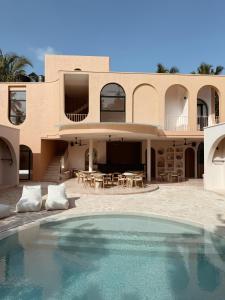 een huis met een zwembad ervoor bij Together Boutique Villa in Ahangama