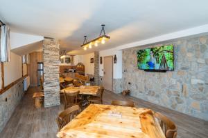 Et tv og/eller underholdning på Къща за гости Оскови