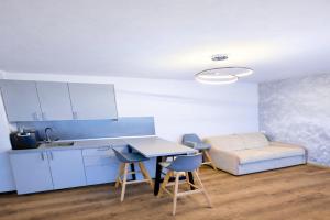 a kitchen with a table and chairs and a couch at Diamond Resort Busteni in Buşteni