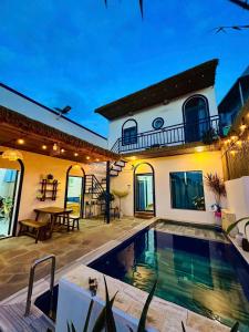 Swimmingpoolen hos eller tæt på Doc Bien Homestay Mui Ne - Entire Home