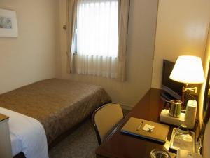 Postel nebo postele na pokoji v ubytování Asakusa Central Hotel