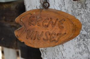 Certificato, attestato, insegna o altro documento esposto da Serene Beach Villa