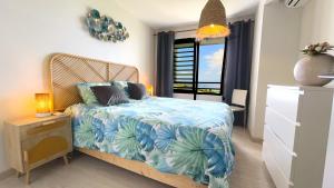 En eller flere senge i et værelse på NEW! Panoramic breathtaking view over Papeete bay and Moorea + 16 billeder