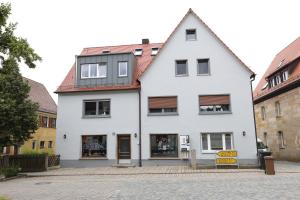 Tòa nhà nơi khách sạn căn hộ tọa lạc