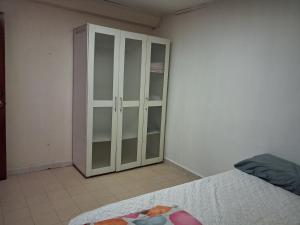 En eller flere senge i et værelse på Fortune Room Stay